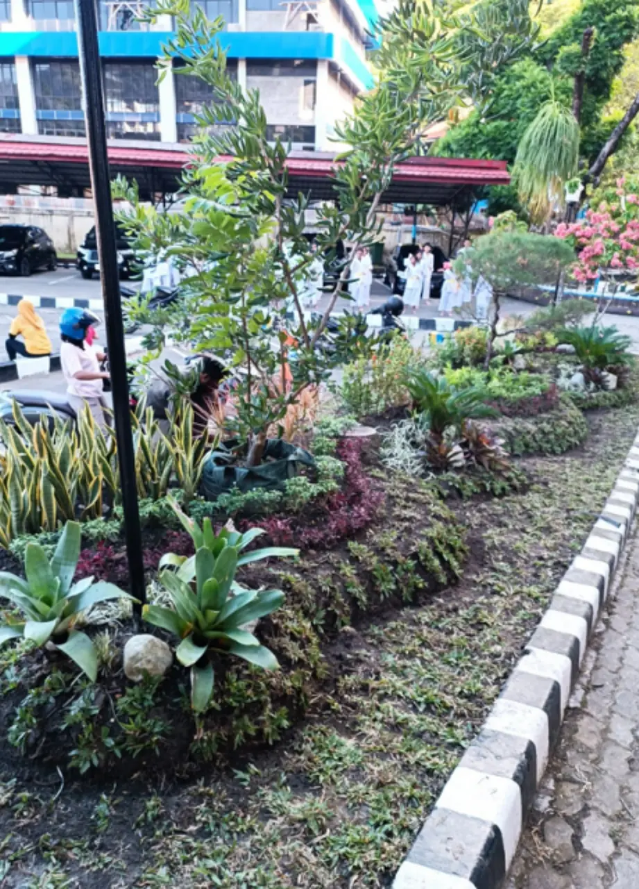 Gambar Konstruksi - Taman Kantor Bank Papua 2